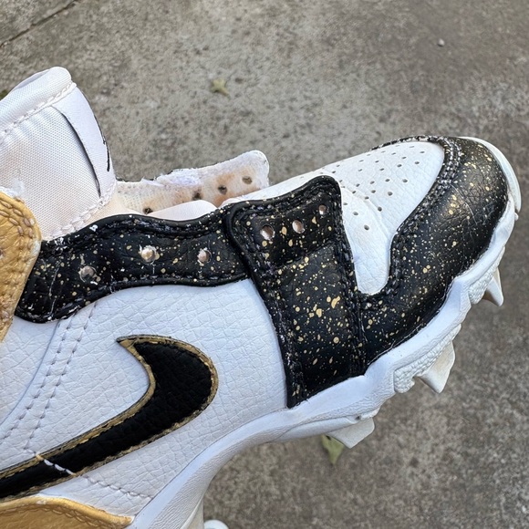 Nike Air Jordan Kids White, Black, and Gold Cleats - Picture 5 of 6